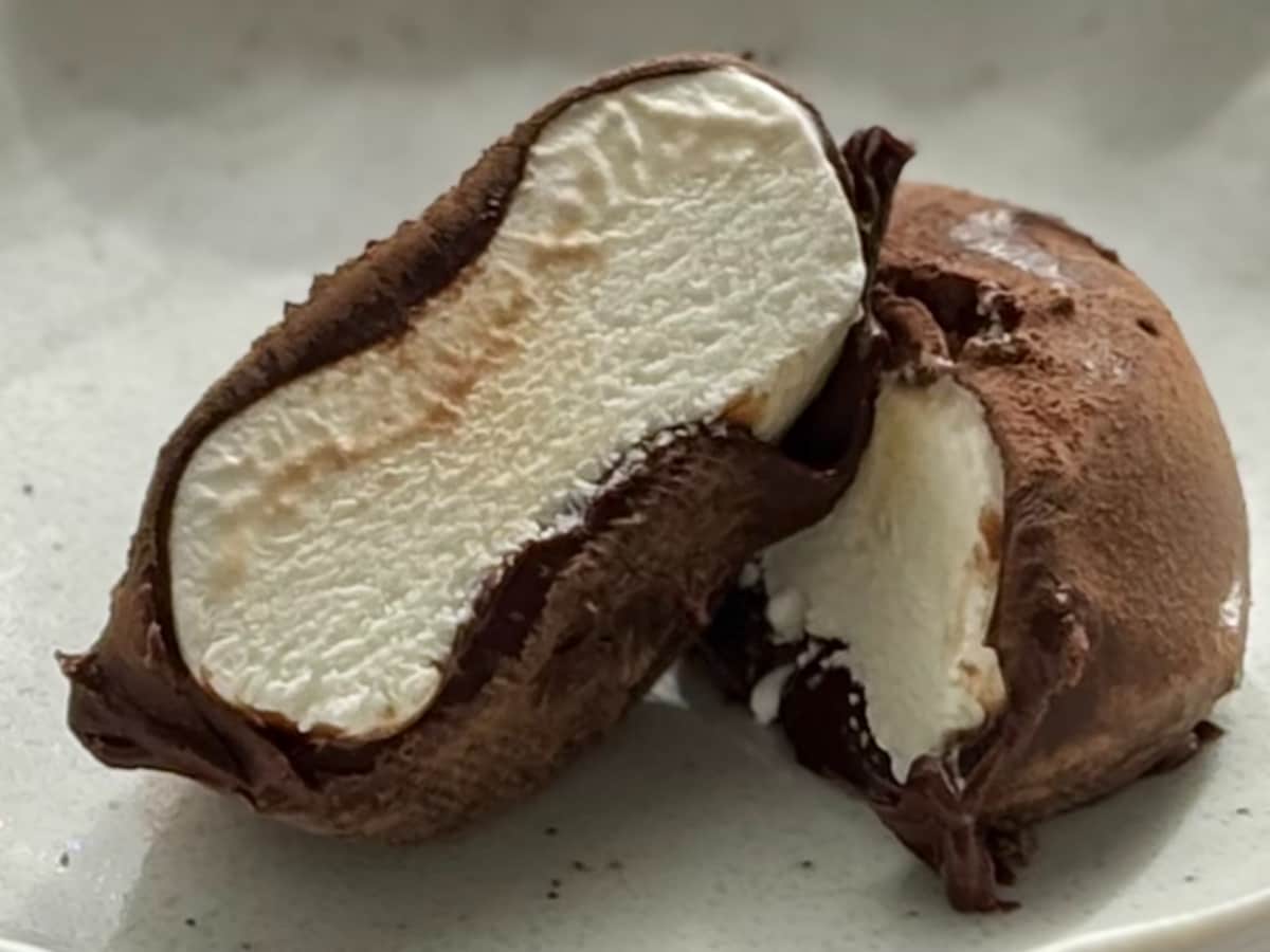 見た目は定番アイス！でも中は……？【セブン限定】ロッテの新作が幸せ♡