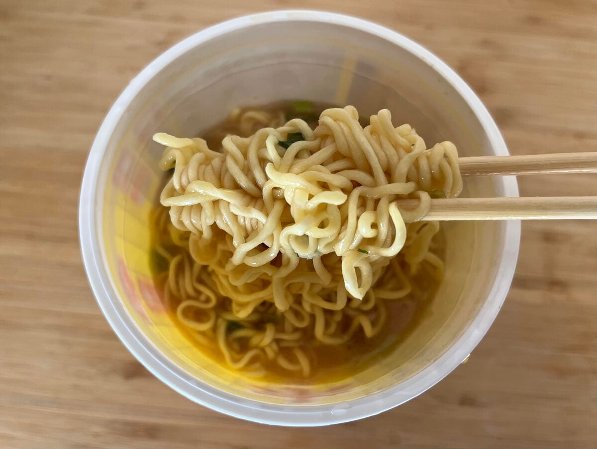 「こってりうまい!」「食べ応え抜群」【サッポロ一番】ホープ軒監修のカップ麺が登場!