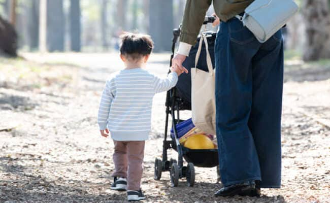 「何でそんなに遅いの？」家族を置いてサッサと歩く身勝手な夫→思わぬ天罰！？まさかの結末が…！