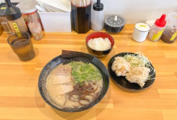 【香春】豚骨ラーメンと唐揚げのお得なセット♪とんこつラーメン猫猫のラーメン定食