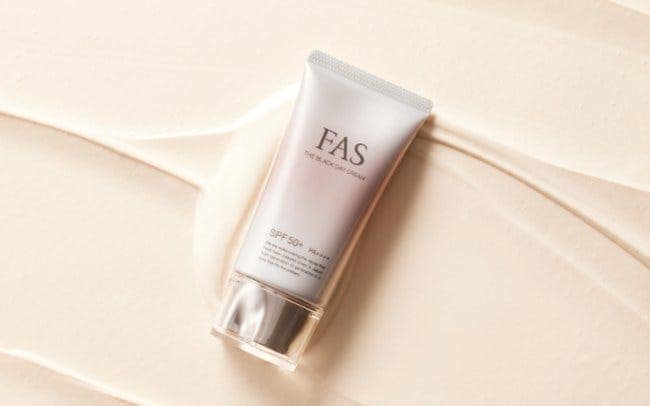 FASから、ブランド初となる医薬部外品のUVクリーム「FAS ザ ブラック デイ クリーム」が発売