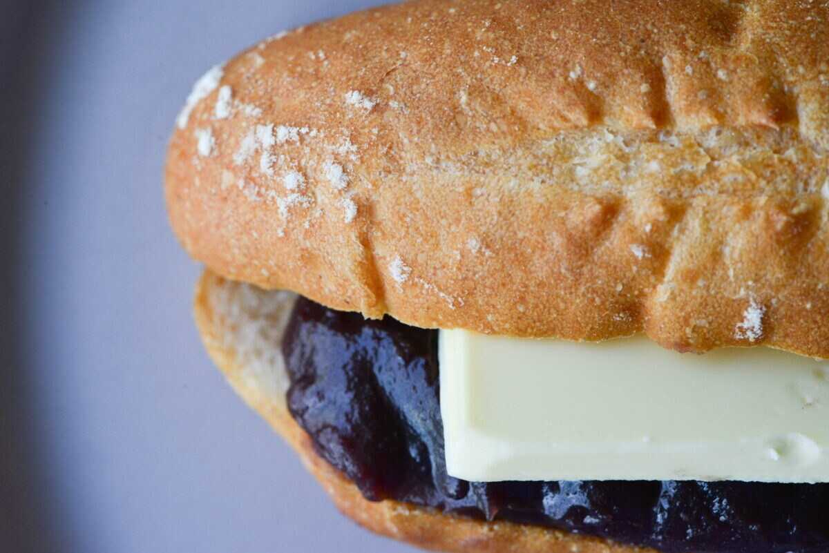 「幸せを感じた」【ローソン】あんとバターの新作パンはリベイクが最高