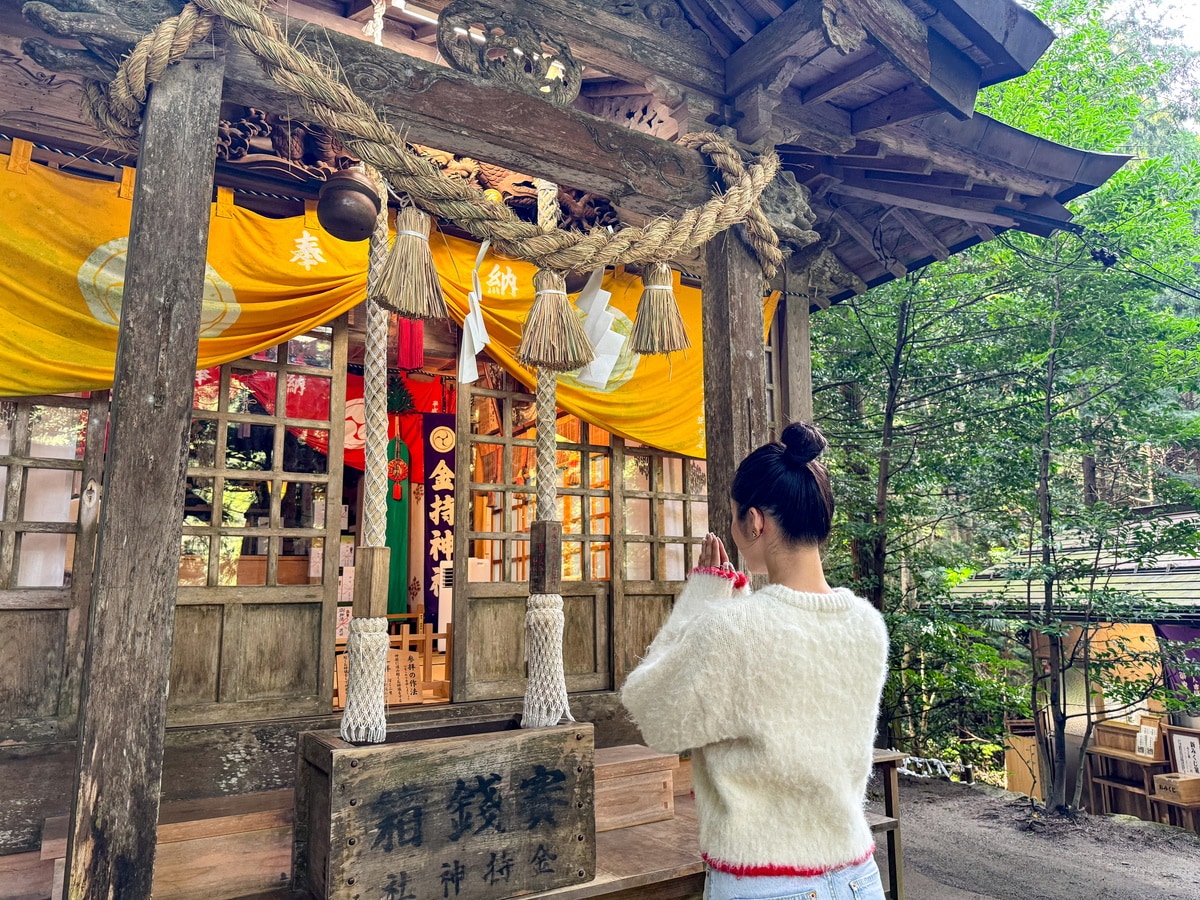 宝くじの当選報告がすごい！日本一縁起の良い名前の神社「金持神社」で金運ＵＰを願ってみた｜鳥取県日野町