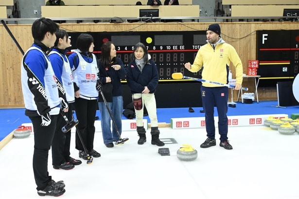 世界で活躍するプロ選手が子どもたちにカーリングを指導！長野県で「ユニクロドリームプロジェクト ジュニアカーリングクリニック」が開催