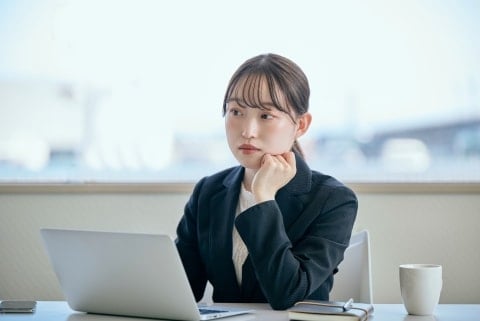 上司から指導ないのに「仕事できない」と低評価　正社員→契約社員にさせられそう…　違法じゃないの？