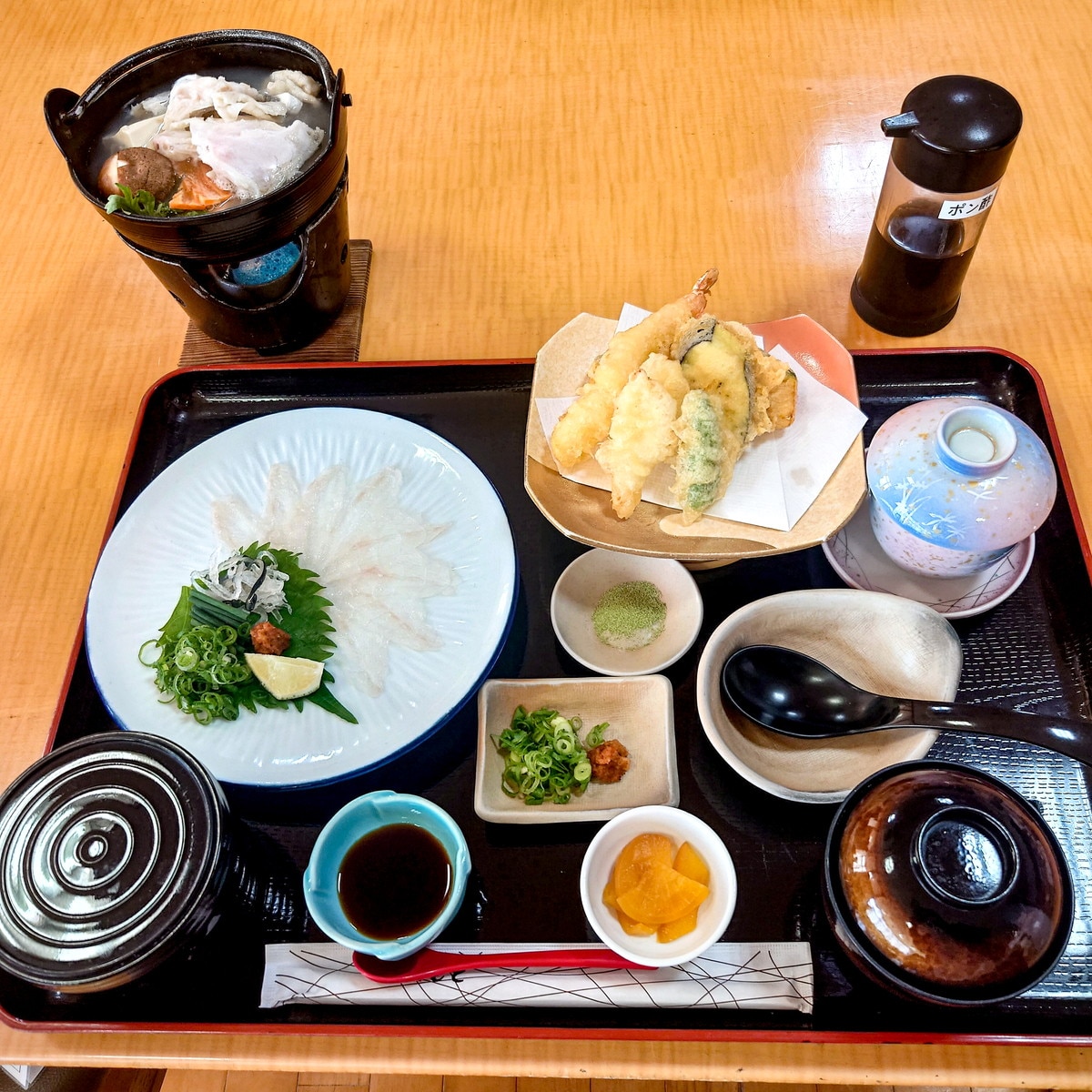 とらふぐ料理が味わえる温泉施設内のレストラン。名水で育てた陸上養殖のとらふぐとは？｜鳥取県米子市