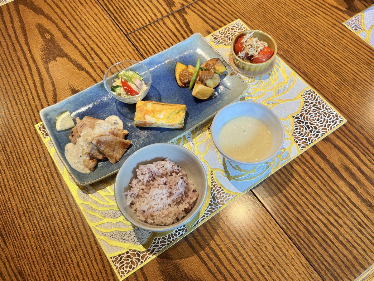 【新店】ワンちゃん連れOK！緑に囲まれた非日常が味わえるカフェで体に優しい手作りランチ。｜鳥取市福部町