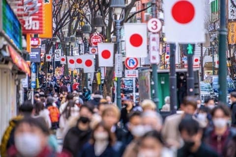 年末年始は「奇跡の9連休」！　でも法律で定められた「祝日」は元日だけ…残りはなぜ休みになるの？