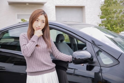 「あなたの車にぶつけられた」駐車場に残されたメモ…身に覚えのない事故、どう対処するのが正解？