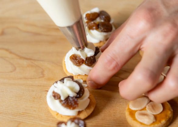 実はお酒にぴったり…意外なペアリングがおいしい「おつまみクッキー」3選