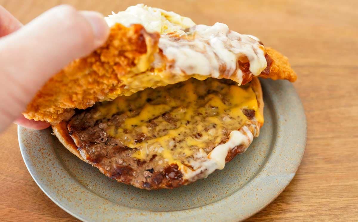 「腹苦しい」「頭おかしいだろ」【バーガーキング】新作が噂通り凄まじかった