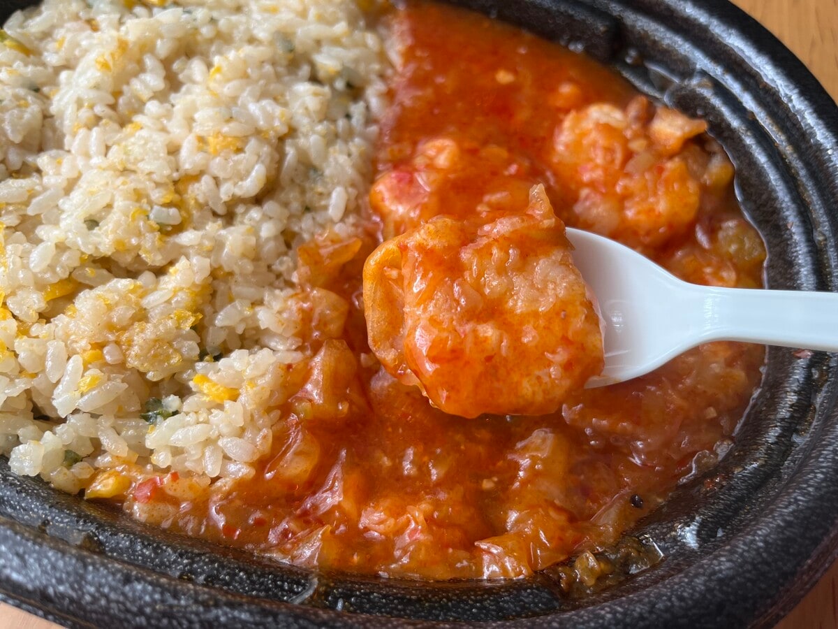 「辛くてうまい！」【ローソン】プリプリ食感の海老チリ炒飯が登場！