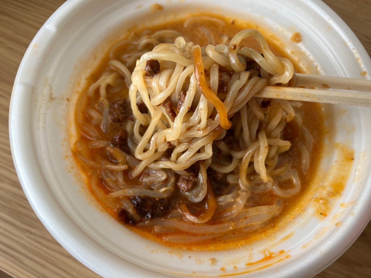 「まろやか」「名店の味」【セブン】肉味噌入り!飯田商店監修の担々麺が登場