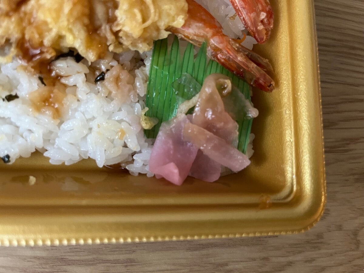 「デカッ！」「プリプリ食感」【ファミマ】大きな海老天が3本入った天重が登場