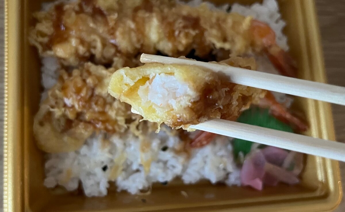 「デカッ！」「プリプリ食感」【ファミマ】大きな海老天が3本入った天重が登場