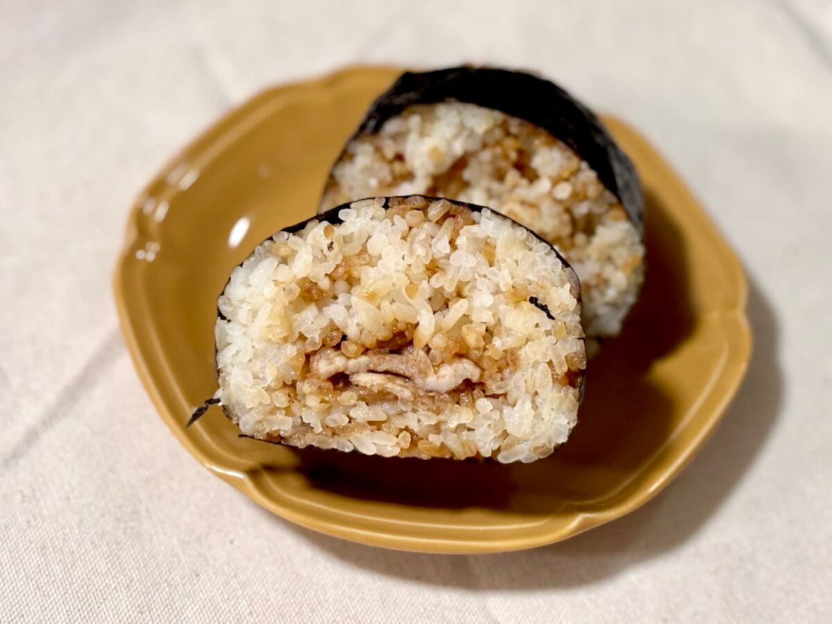ご飯180gの大迫力！【ファミマ】メガおむすびがデカすぎる！（笑）
