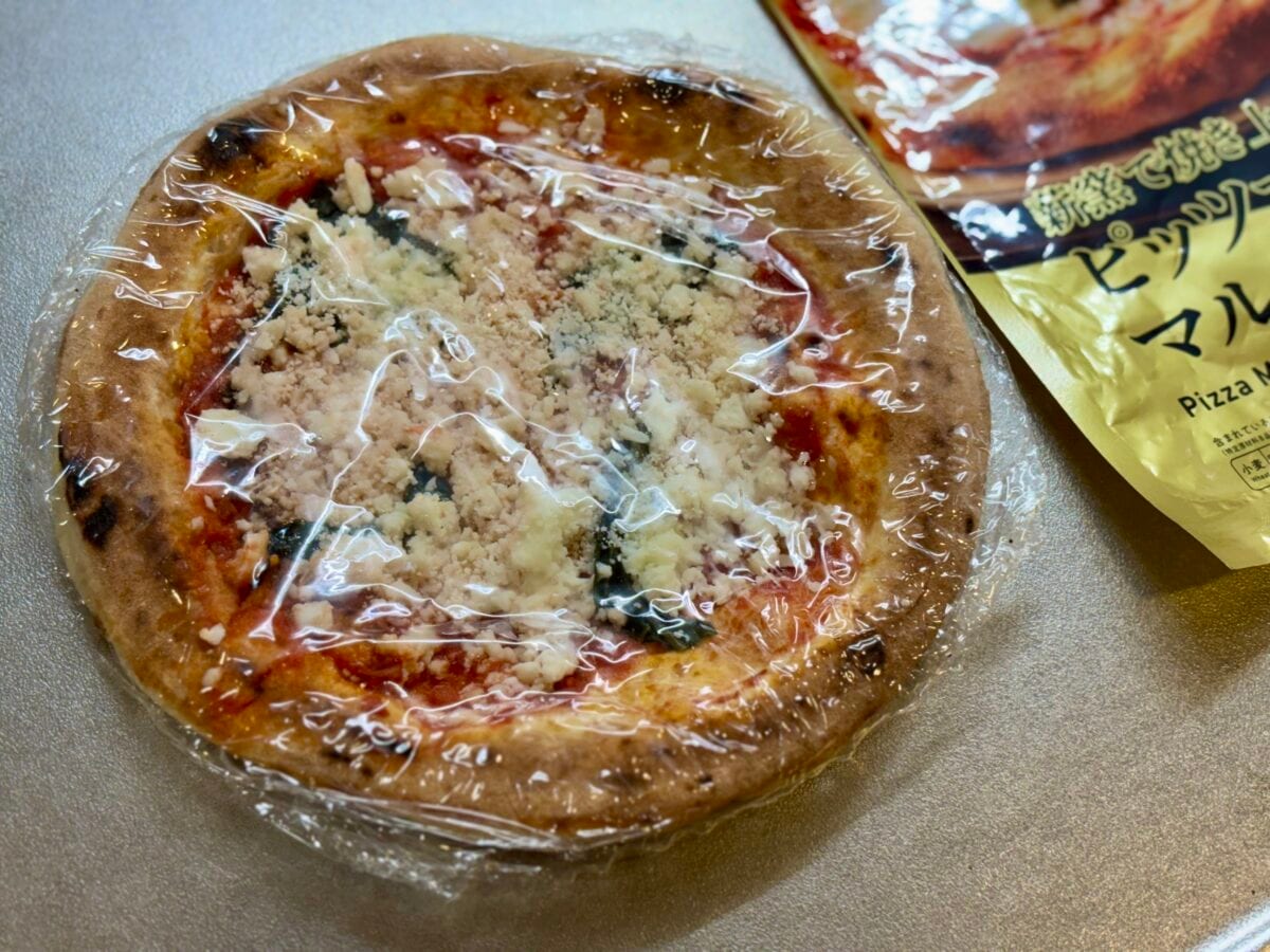 「頭一つ抜けてる」「レベルが違う」【ファミマ】本気の冷凍ピザに感動…