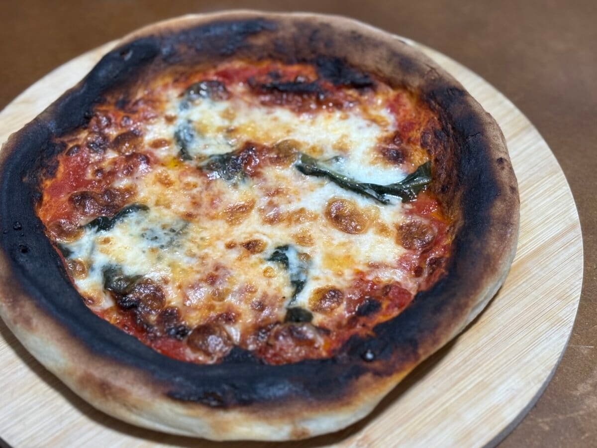 「頭一つ抜けてる」「レベルが違う」【ファミマ】本気の冷凍ピザに感動…