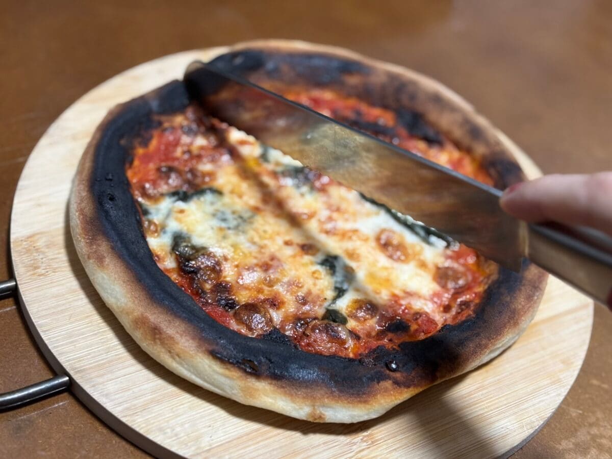 「頭一つ抜けてる」「レベルが違う」【ファミマ】本気の冷凍ピザに感動…