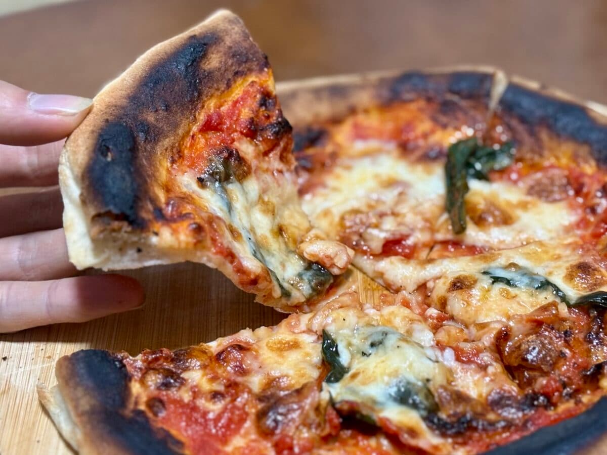 「頭一つ抜けてる」「レベルが違う」【ファミマ】本気の冷凍ピザに感動…