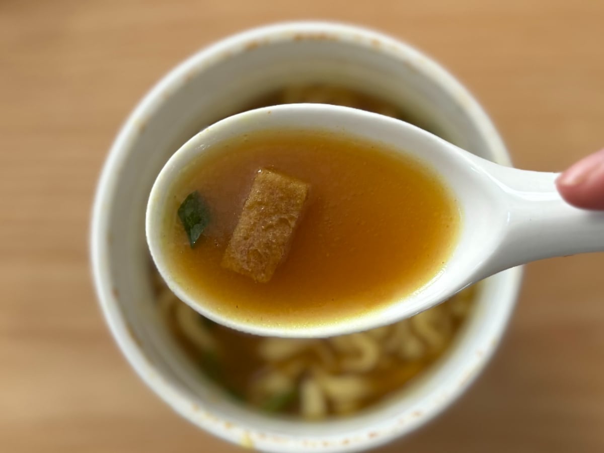 スパイシーなのに和風で食べ応えも！【ファミマ】冬の定番うどんを実食