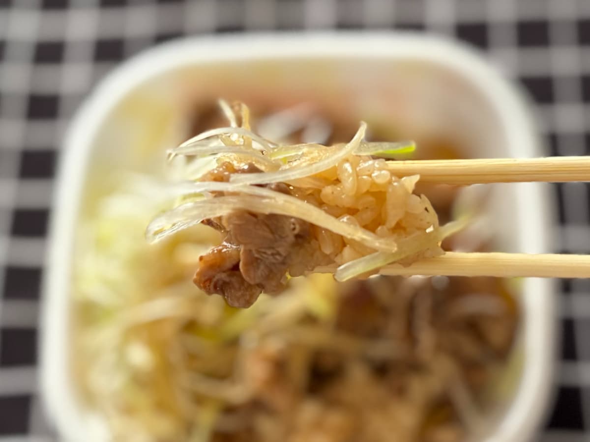 シャキシャキ食感がウマすぎる！【すき家】人気の牛丼が今冬も復活