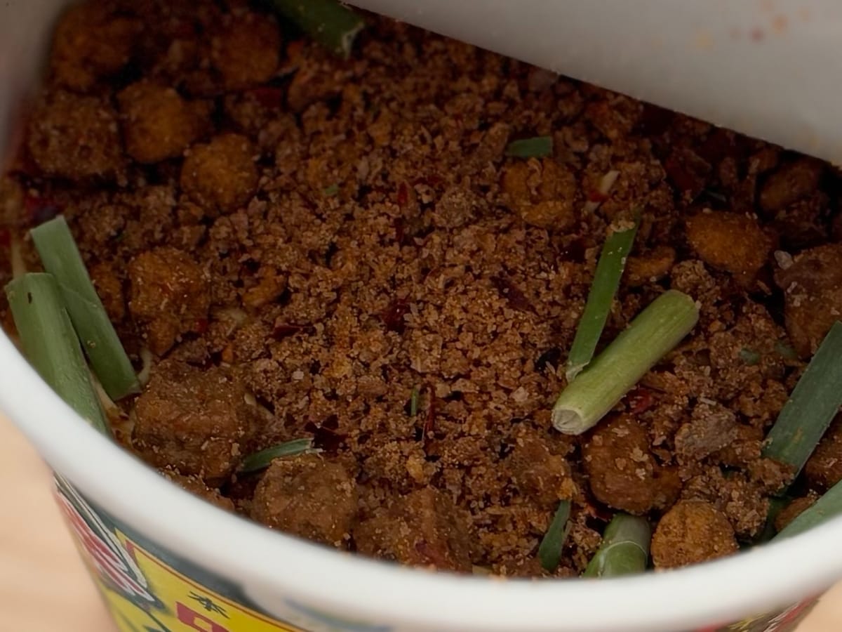 「めちゃ辛」「唇ヒリヒリ」【ファミマ】味仙の激辛メニューがカップ麺に