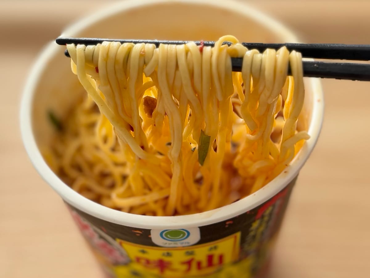 「めちゃ辛」「唇ヒリヒリ」【ファミマ】味仙の激辛メニューがカップ麺に