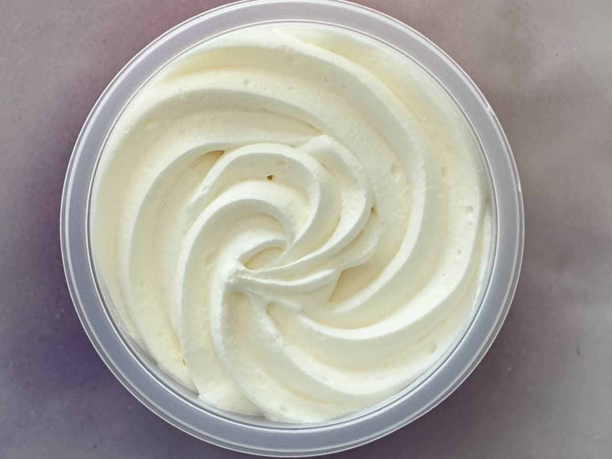 甘酸っぱさ&とろける口どけが美味♡【ファミマ】白いケーキが再登場