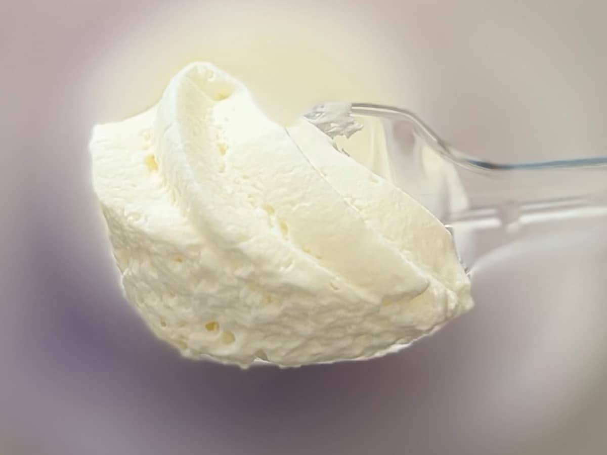 甘酸っぱさ&とろける口どけが美味♡【ファミマ】白いケーキが再登場