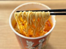 しっかり辛めのスープがウマっ！【ファミマ】寒い日に食べたいカップ麺