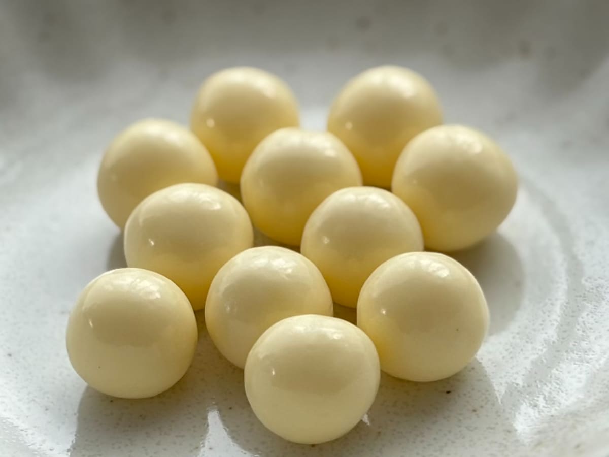 予想外のもちっと食感が絶妙！【ローソン】新作コラボチョコがすごい