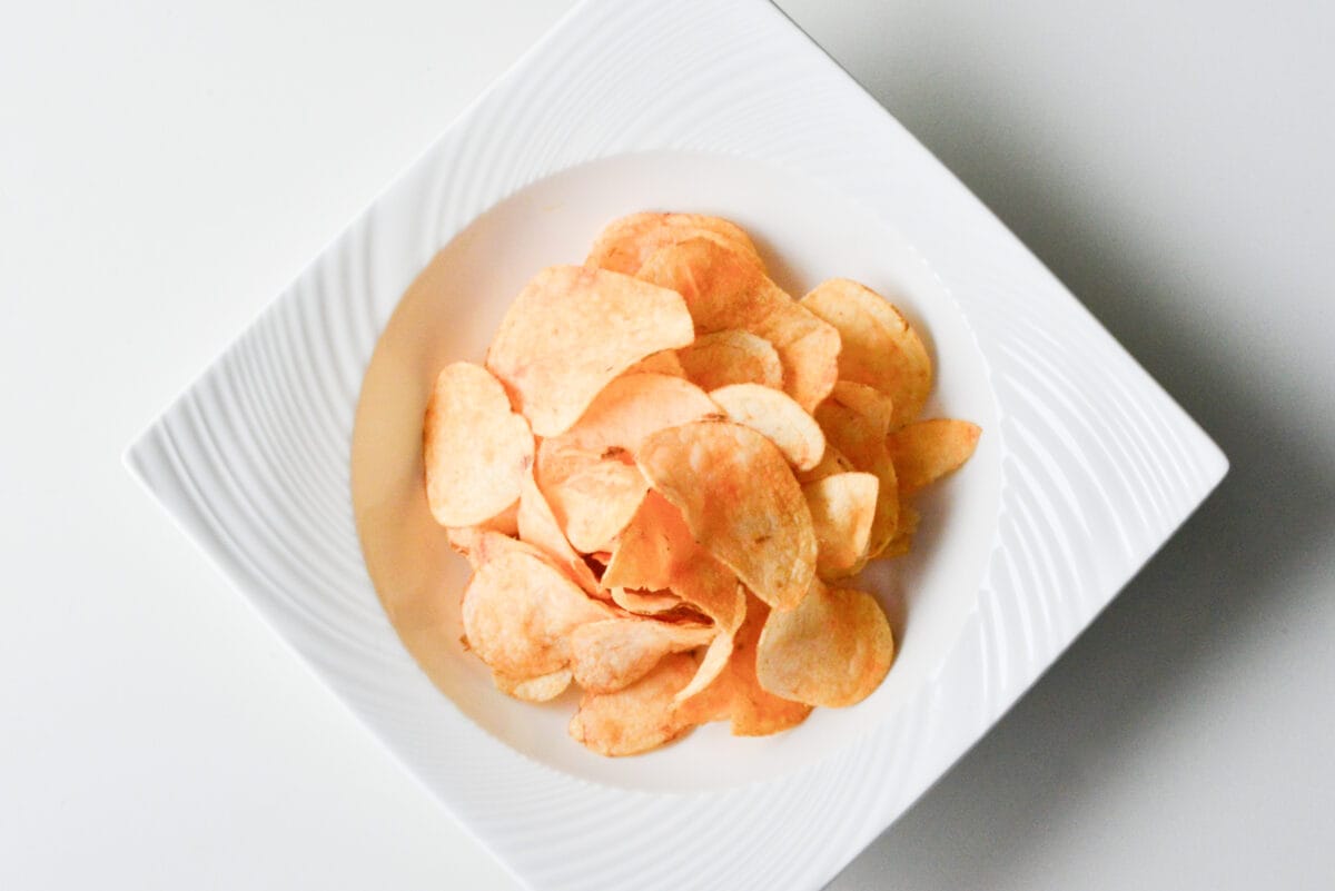 「なんだこれ」「やめられない」【湖池屋】ポテトチップスの旨味がやばい