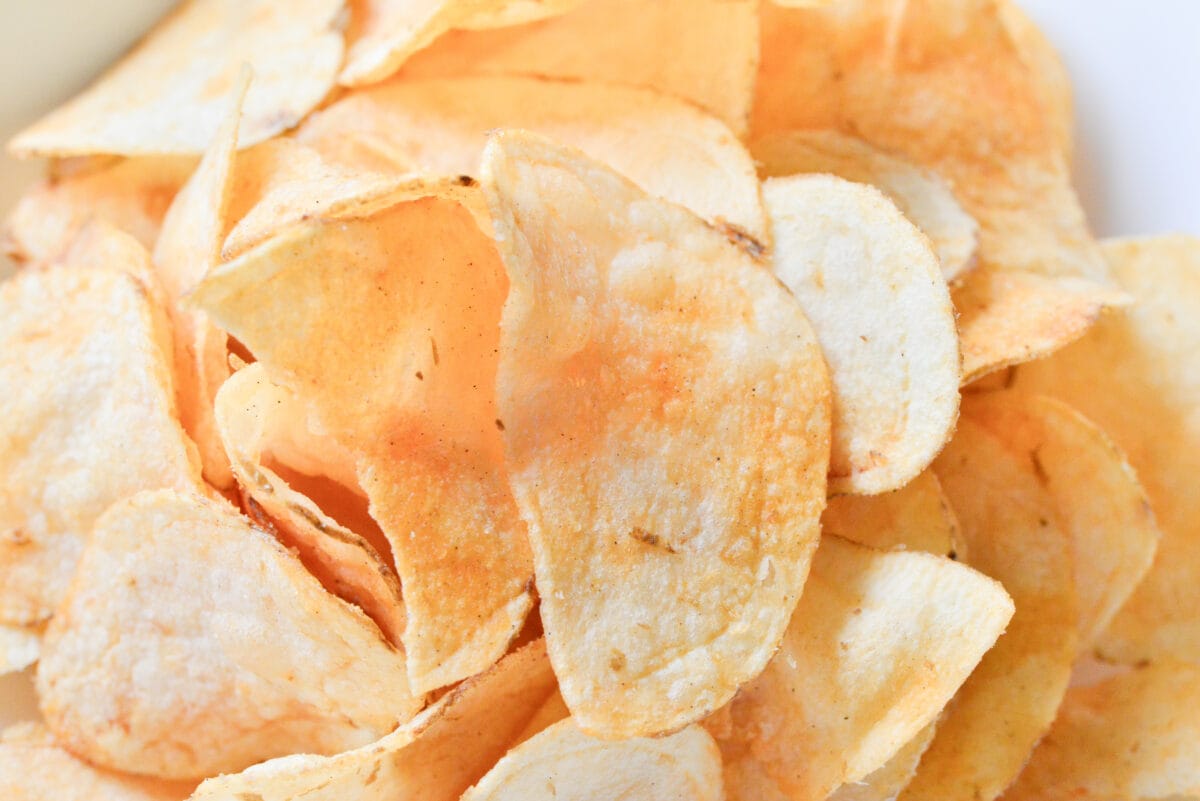 「なんだこれ」「やめられない」【湖池屋】ポテトチップスの旨味がやばい