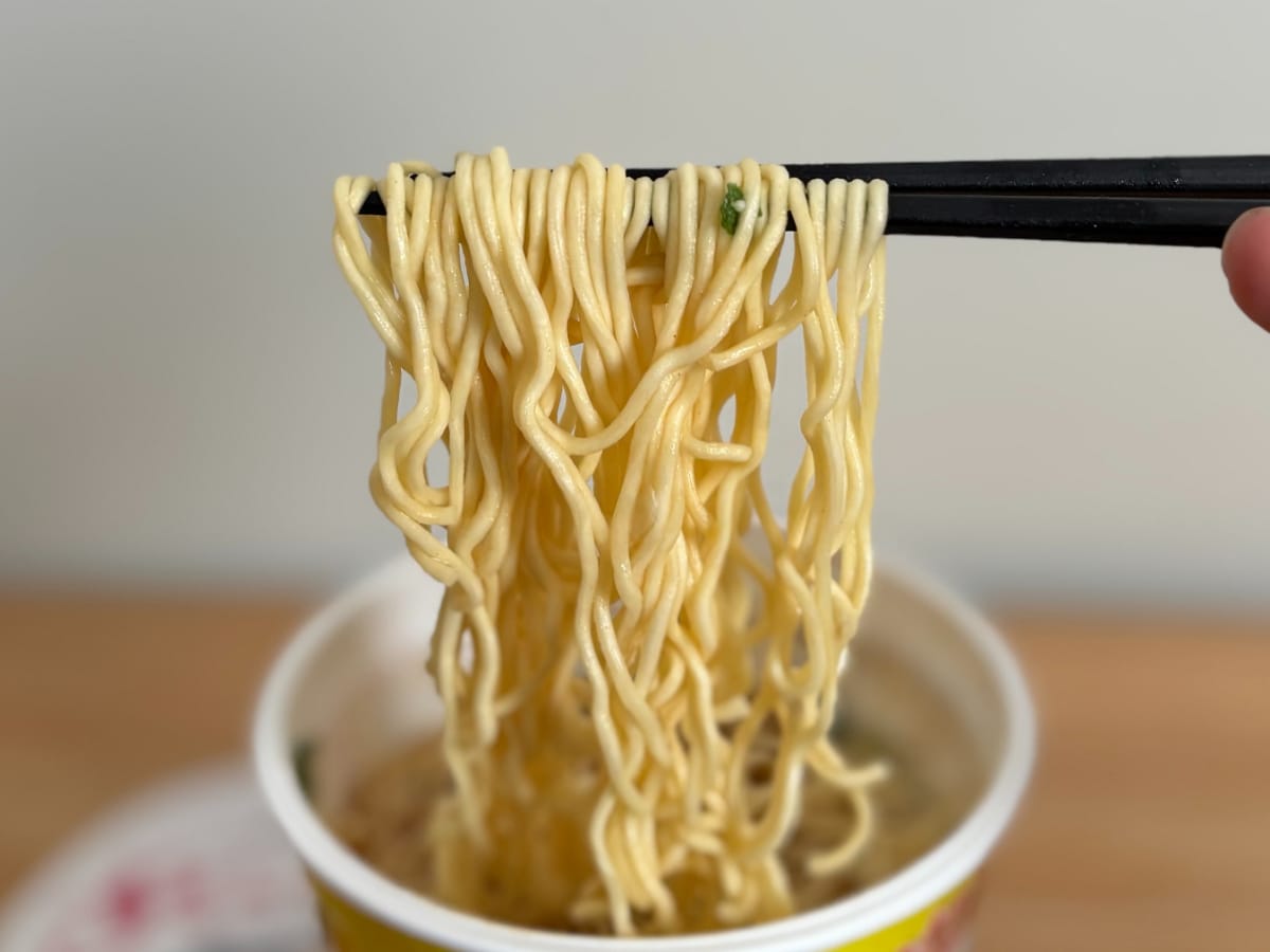 「気になりすぎて買っちゃった」【サッポロ一番】意外なコラボ麺の味は？