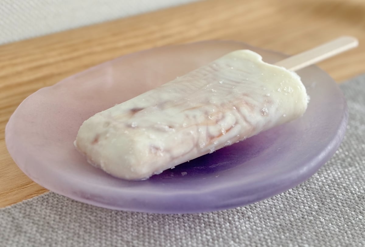 「どこを食べてもソースが♡」「爽やか」【ファミマ限定】いちごのアイス