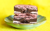 「大満足」「美味すぎる」サクほろ食感で甘酸っぱい【ファミマ】の新作スイーツ