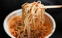 【ローソン】中毒性ありのチルド麺。にんにく臭がやばいけど激うますぎた