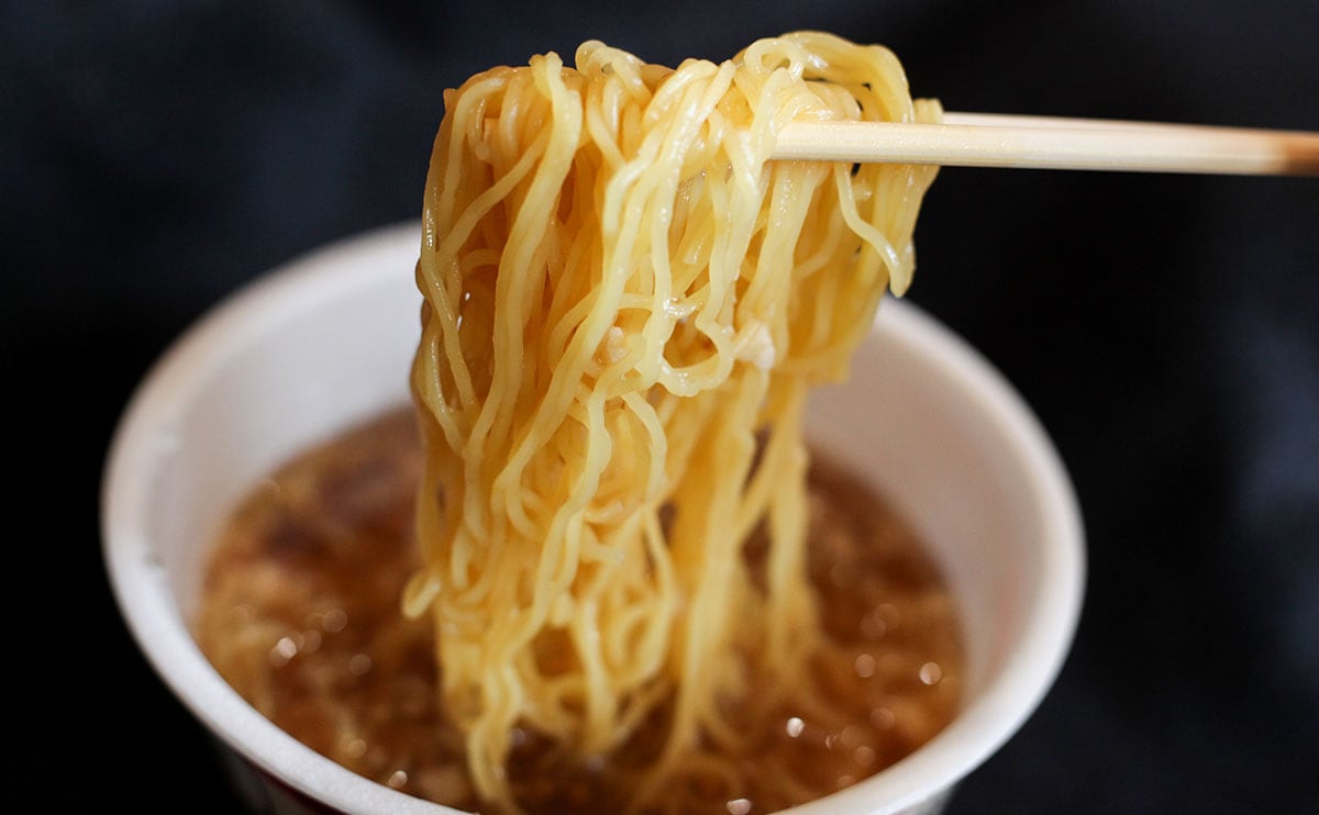 「過去一うまい」の声も。具なしだからと侮れない【ローソン】の新作『カップ麺』