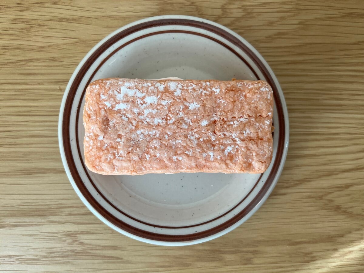 「アイスなのに低カロリー！」【セブン】いちごのふわふわサンドが登場