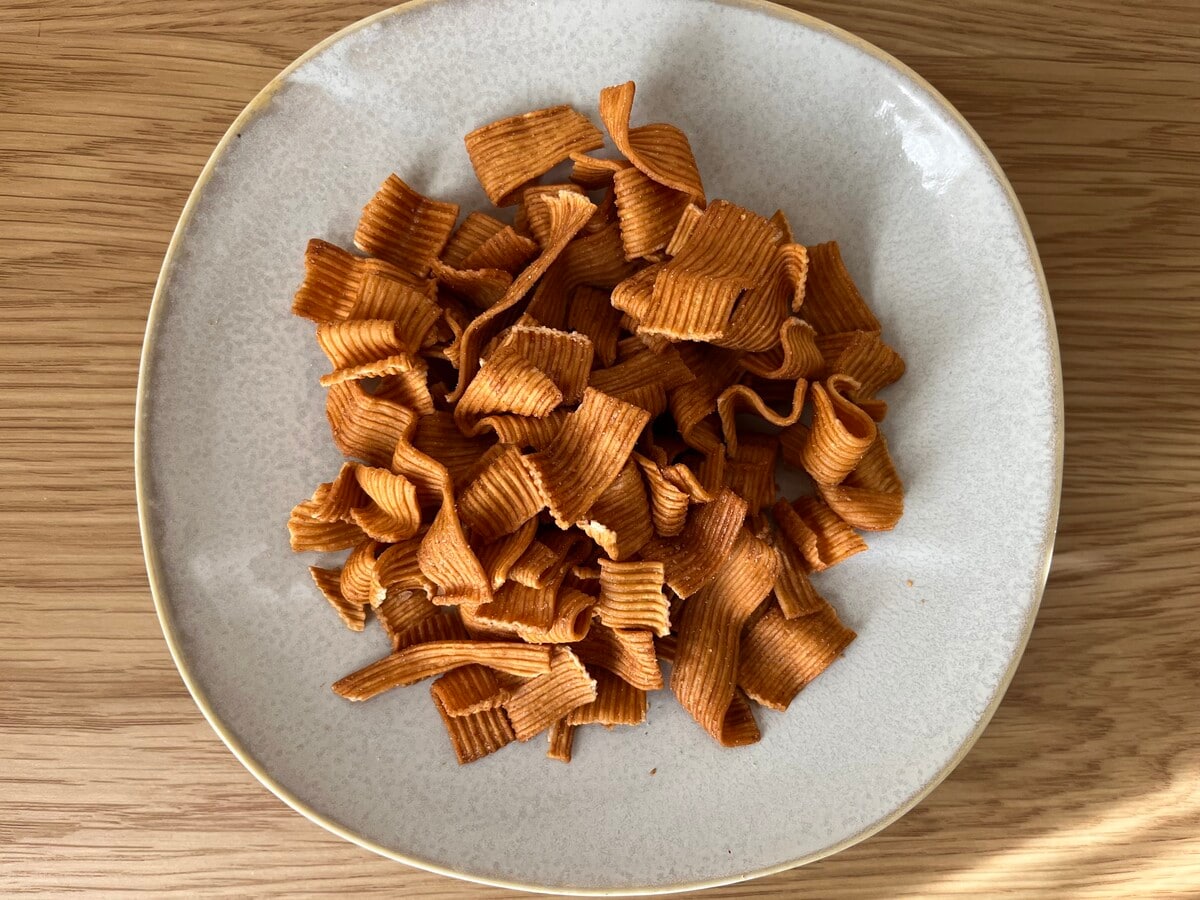 「濃くてうまい!」【おやつカンパニー】すみれ味噌ラーメン味のベビースタードデカイラーメンが登場