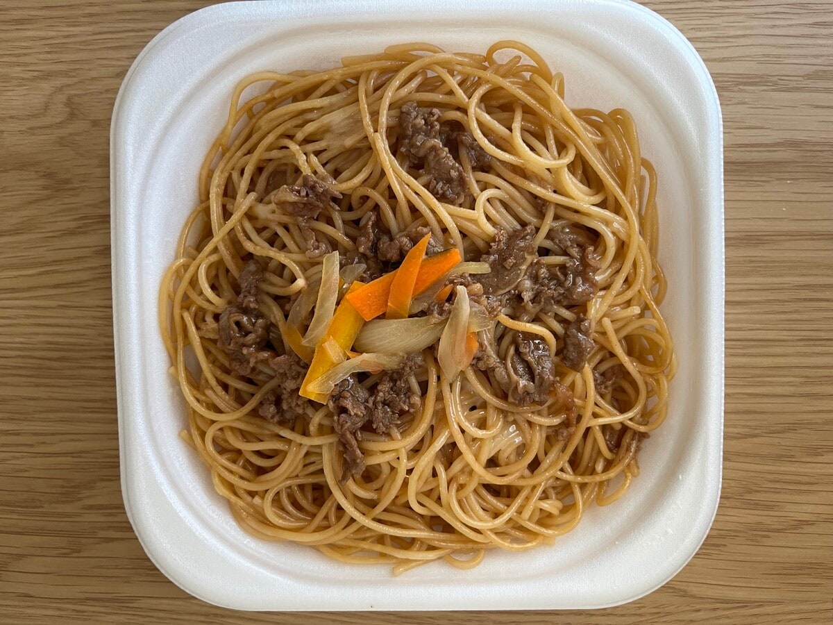 「濃いめでうまい!」【セブン】甘辛い牛肉が入ったプルコギパスタが登場