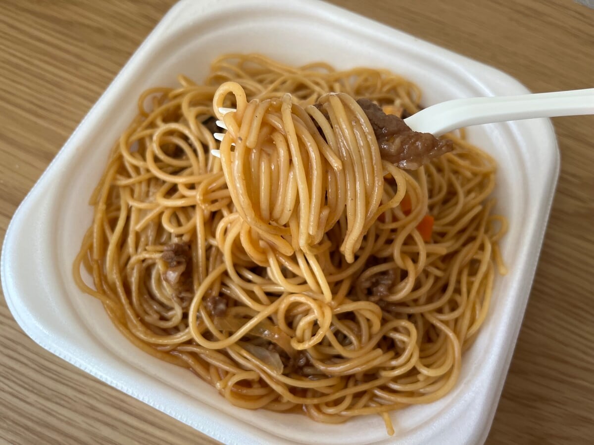 「濃いめでうまい!」【セブン】甘辛い牛肉が入ったプルコギパスタが登場