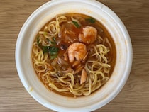 「魚介たっぷり！」【セブン】海老やあさりが入った韓国風辛口海鮮ちゃんぽんが登場