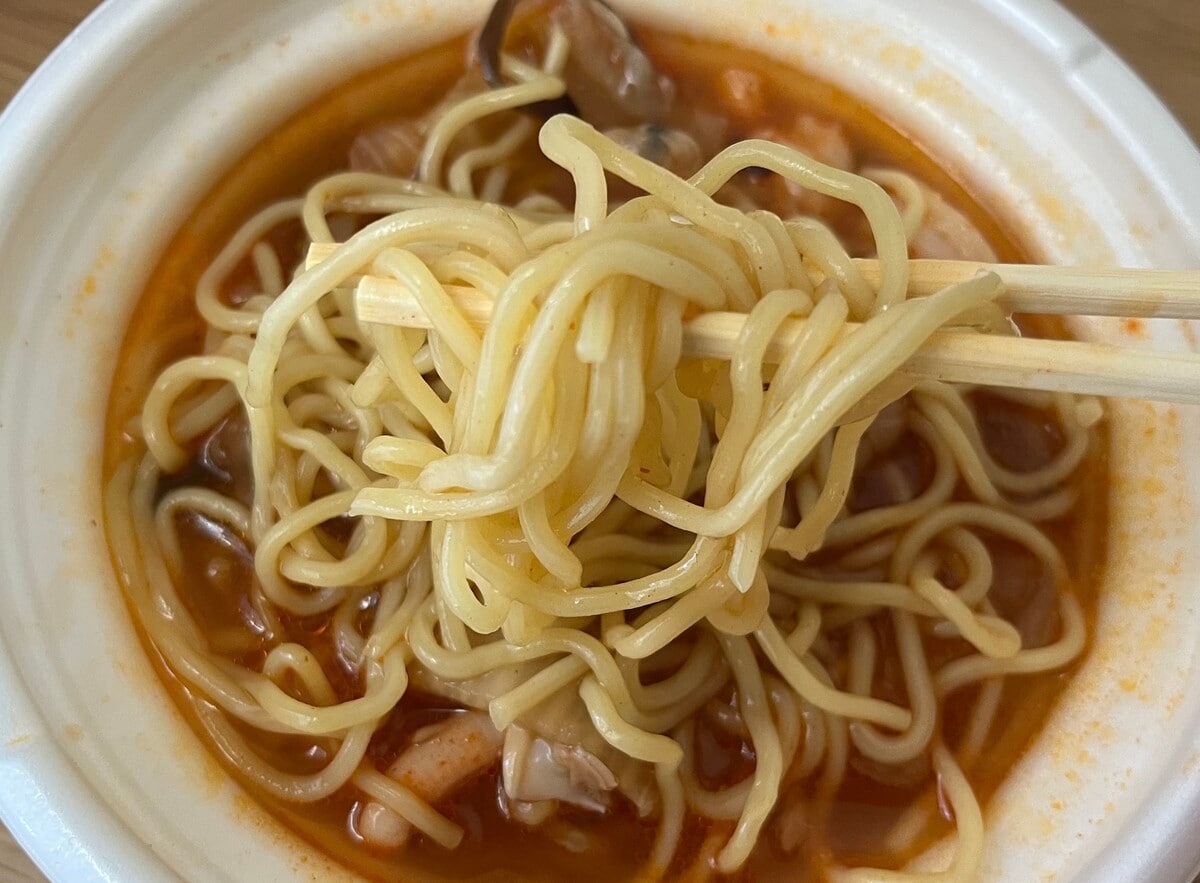 「魚介たっぷり!」【セブン】海老やあさりが入った韓国風辛口海鮮ちゃんぽんが登場