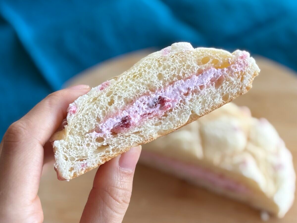 クリームたっぷり!【ローソン】専門店コラボの苺メロンパン食べてみた♡