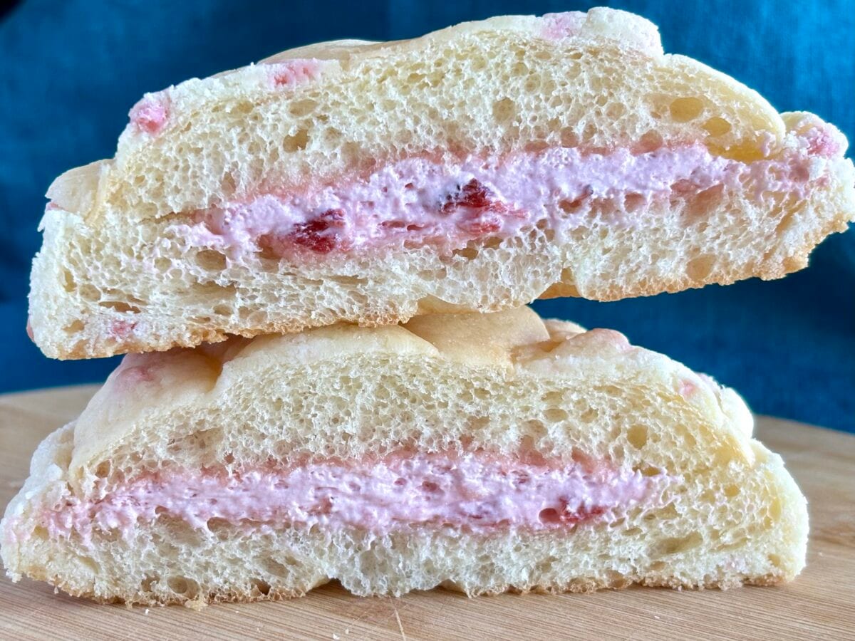 クリームたっぷり!【ローソン】専門店コラボの苺メロンパン食べてみた♡