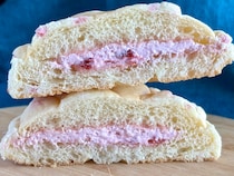 クリームたっぷり！【ローソン】専門店コラボの苺メロンパン食べてみた♡