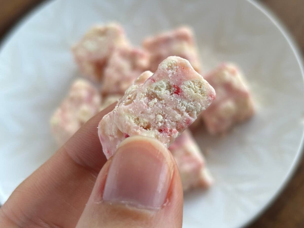 まろやかないちごミルクにとろける…【ローソン】味も見た目も可愛いっ♡