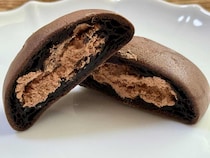 ビターなチョコが決め手【ローソン】もちぷよパンのチョコが激ウマ